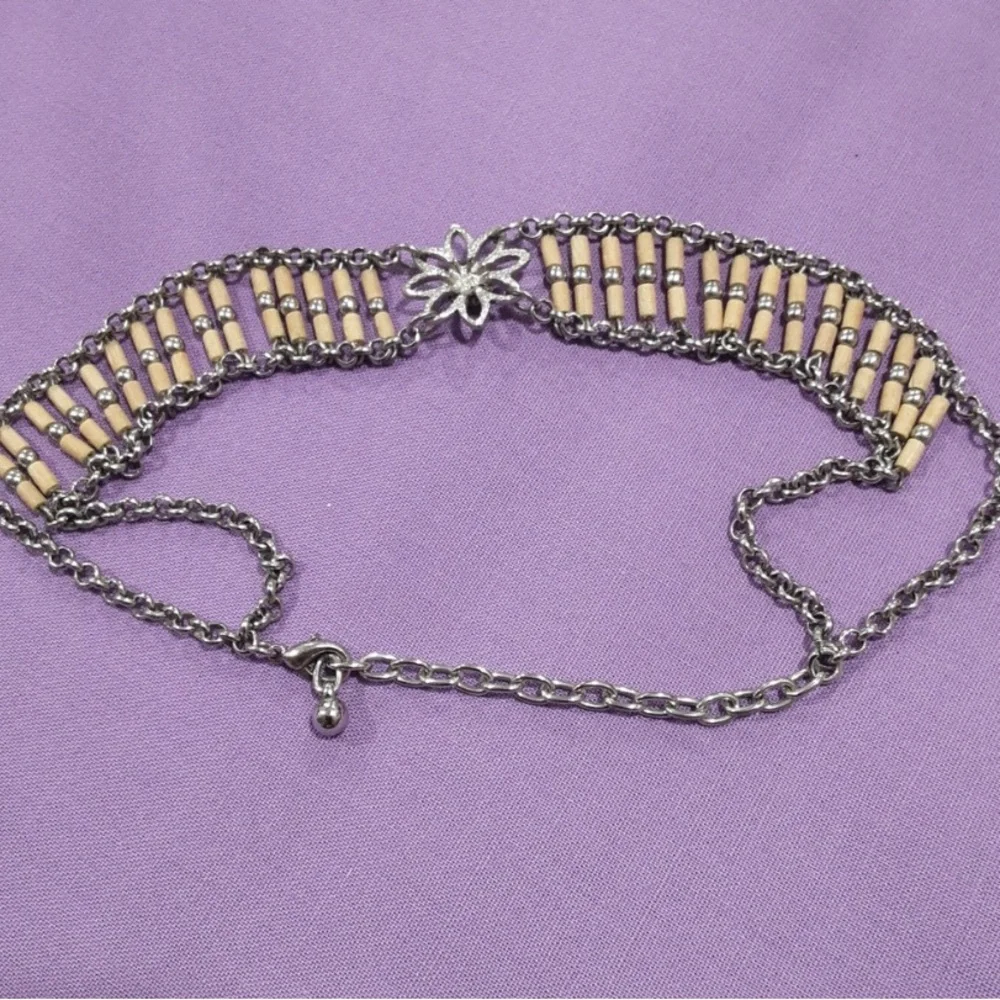 Beige and silver tone choker necklace - Picture 2 of 3